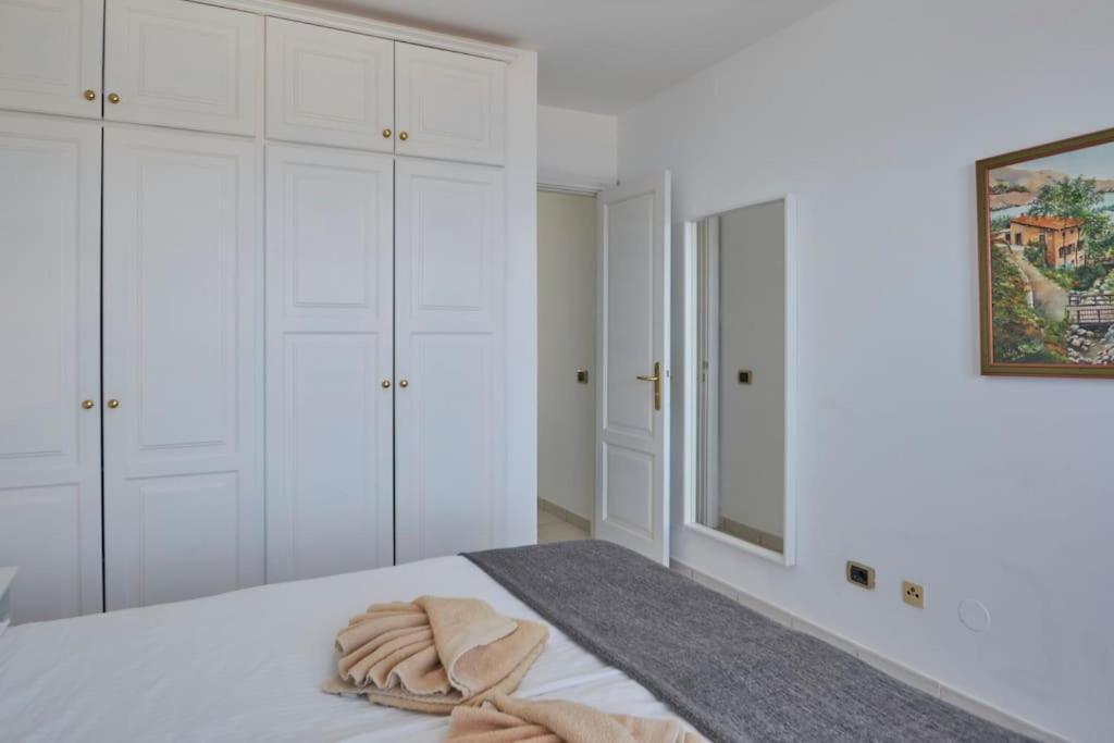 Duplex Ilic Sea Views,front Line,10 Min To Marina