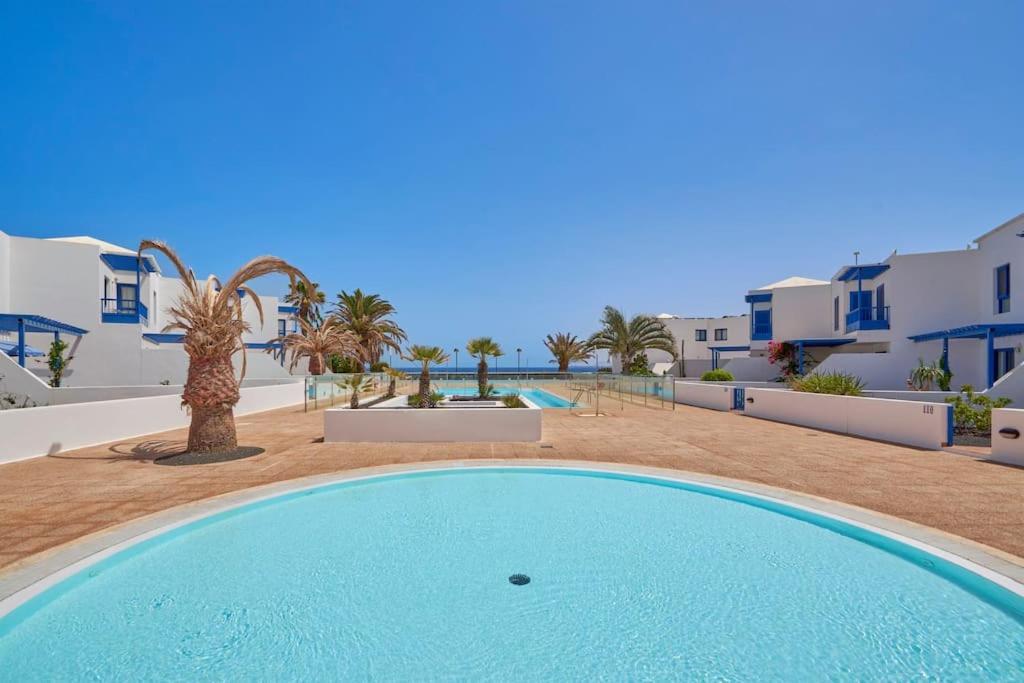 Duplex Ilic Sea Views,front Line,10 Min To Marina Apartamento