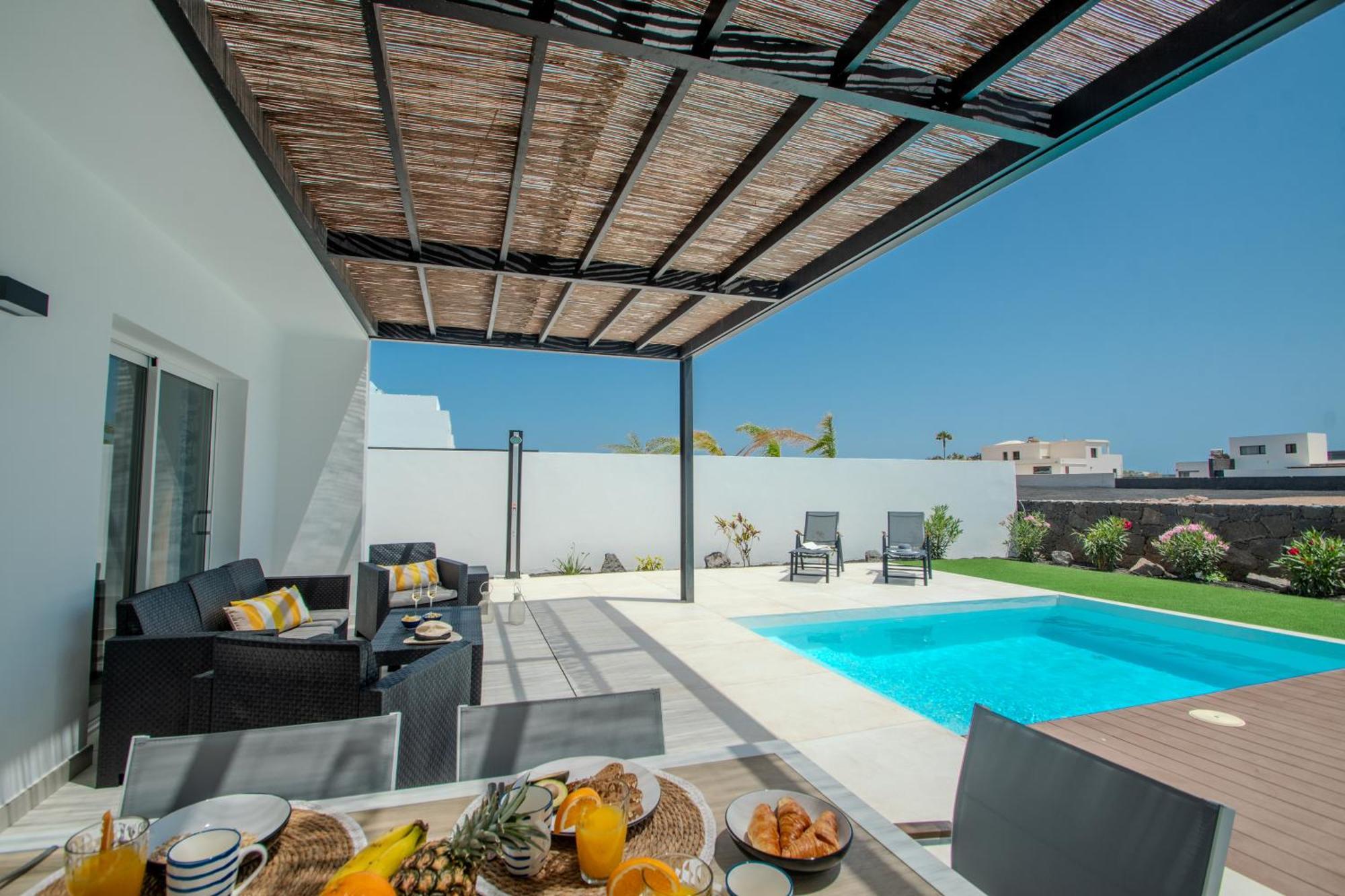Serena 38 - Heated Pool, Sea Views, Ac, High Speed Internet * Playa Blanca (Lanzarote)