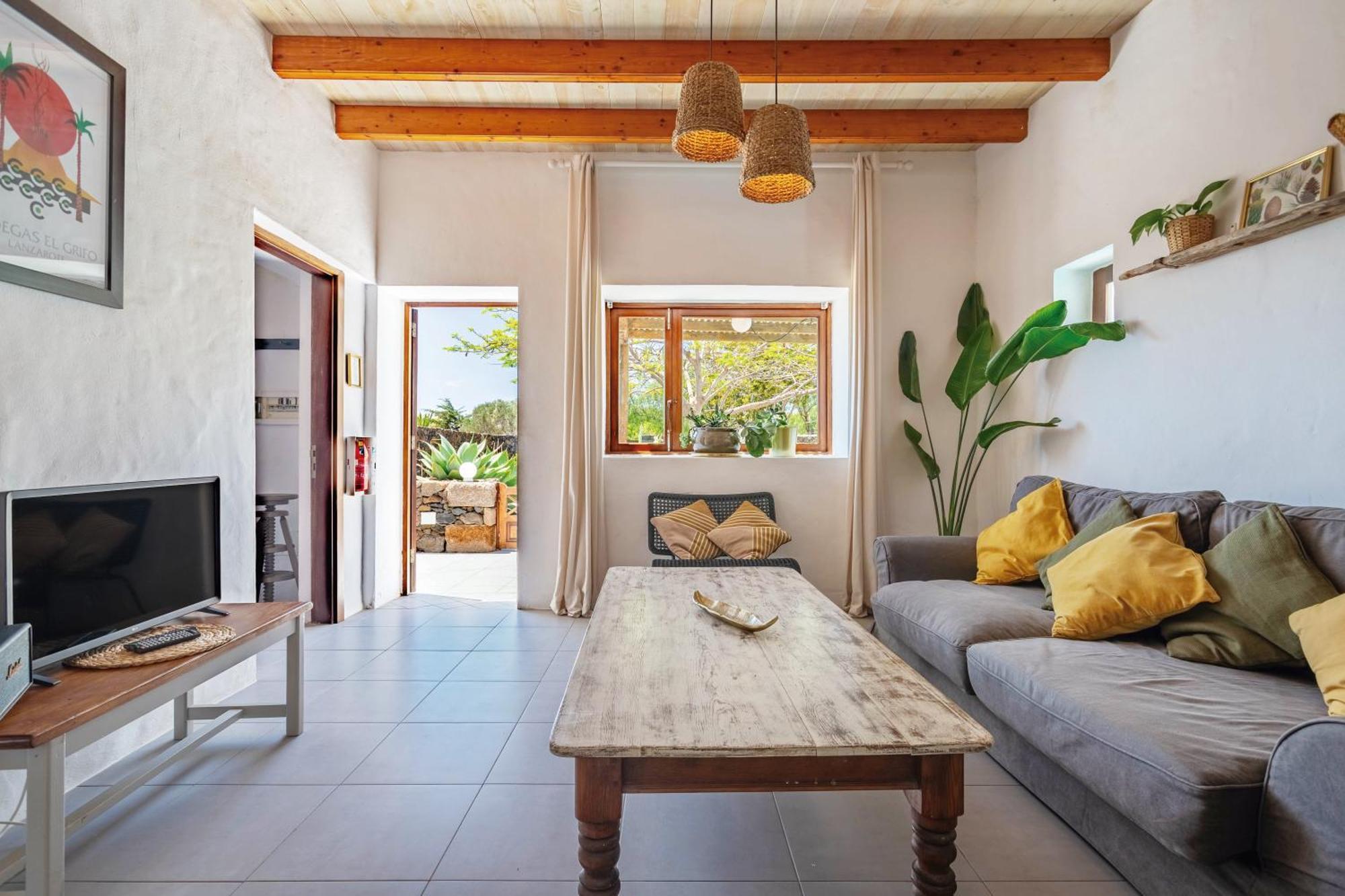 Apartment Bodega Botanica - Shared Pool - Island Location - 10 Mins Drive To Famara And La Santa *