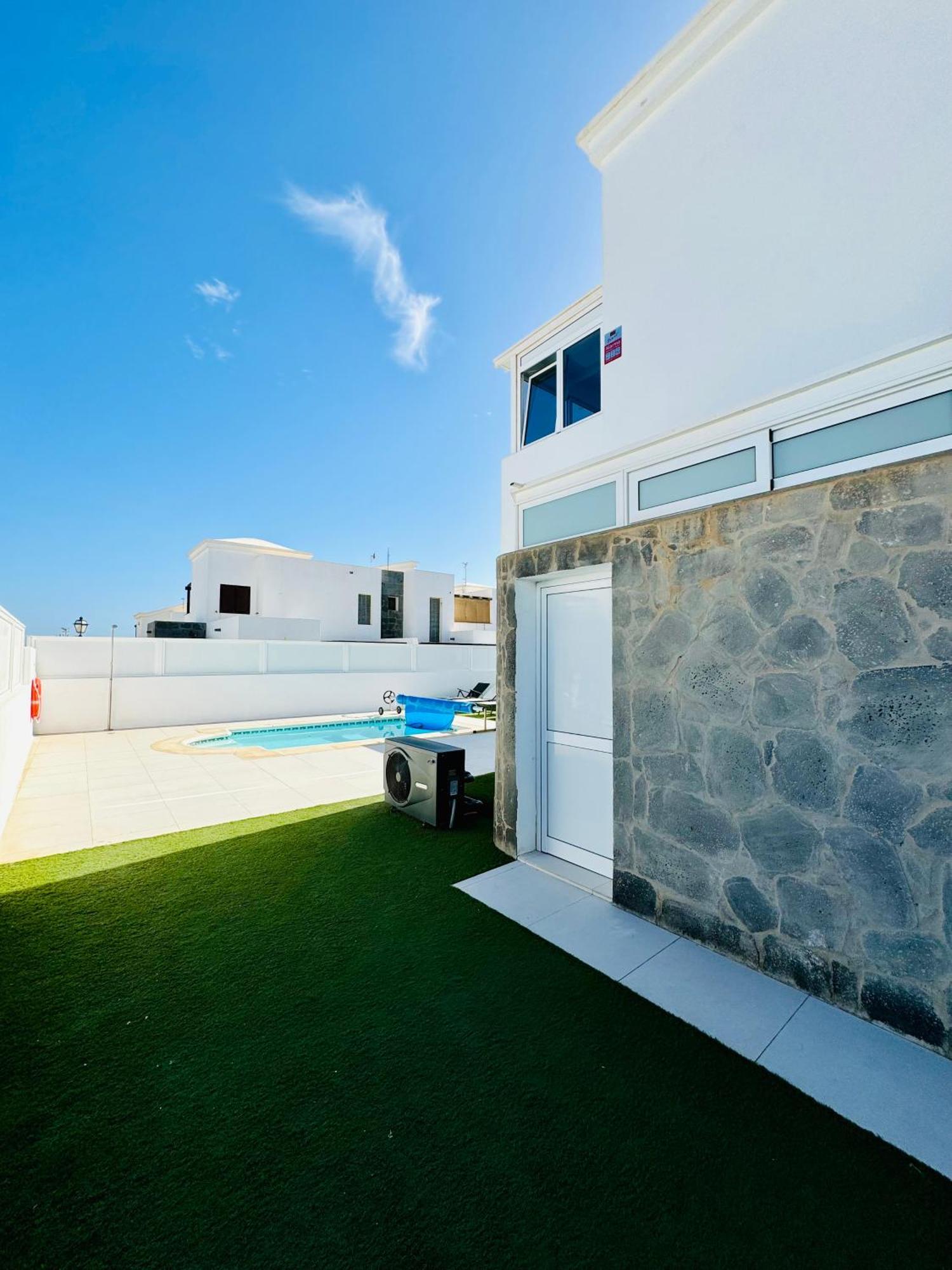 Cosy Manal With Heated Pool X Airco Villa *