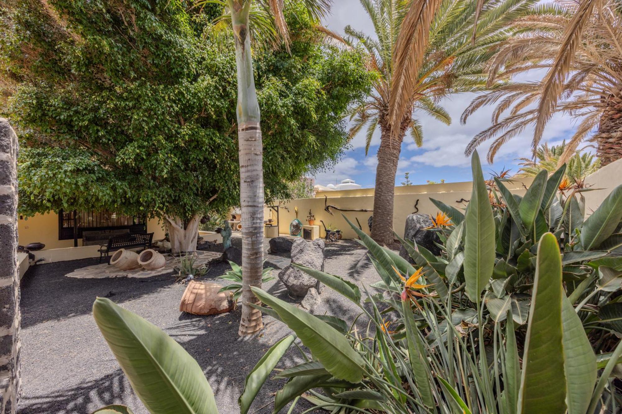 Apartment Luxury Canarian With Large Pool In Costa Teguise *