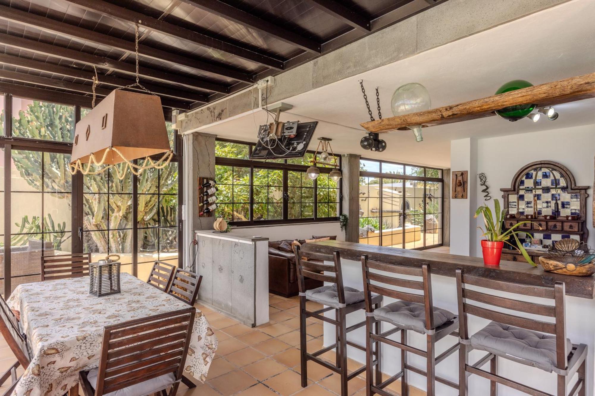 Luxury Canarian With Large Pool In Costa Teguise Teguise (Lanzarote)
