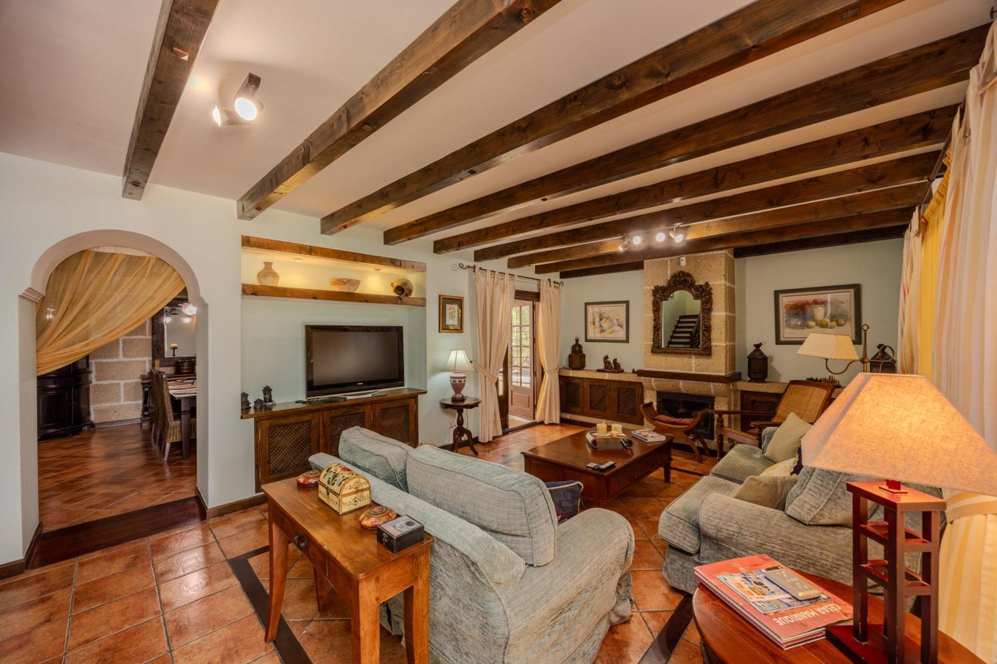 Luxury Canarian With Large Pool In Costa Teguise Apartment