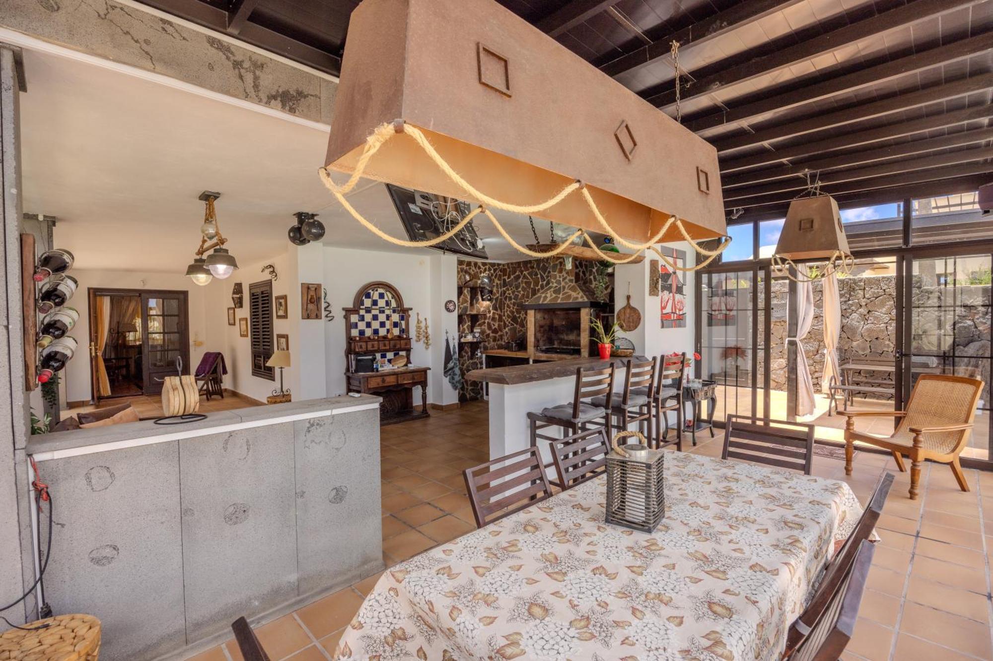 Apartment Luxury Canarian With Large Pool In Costa Teguise