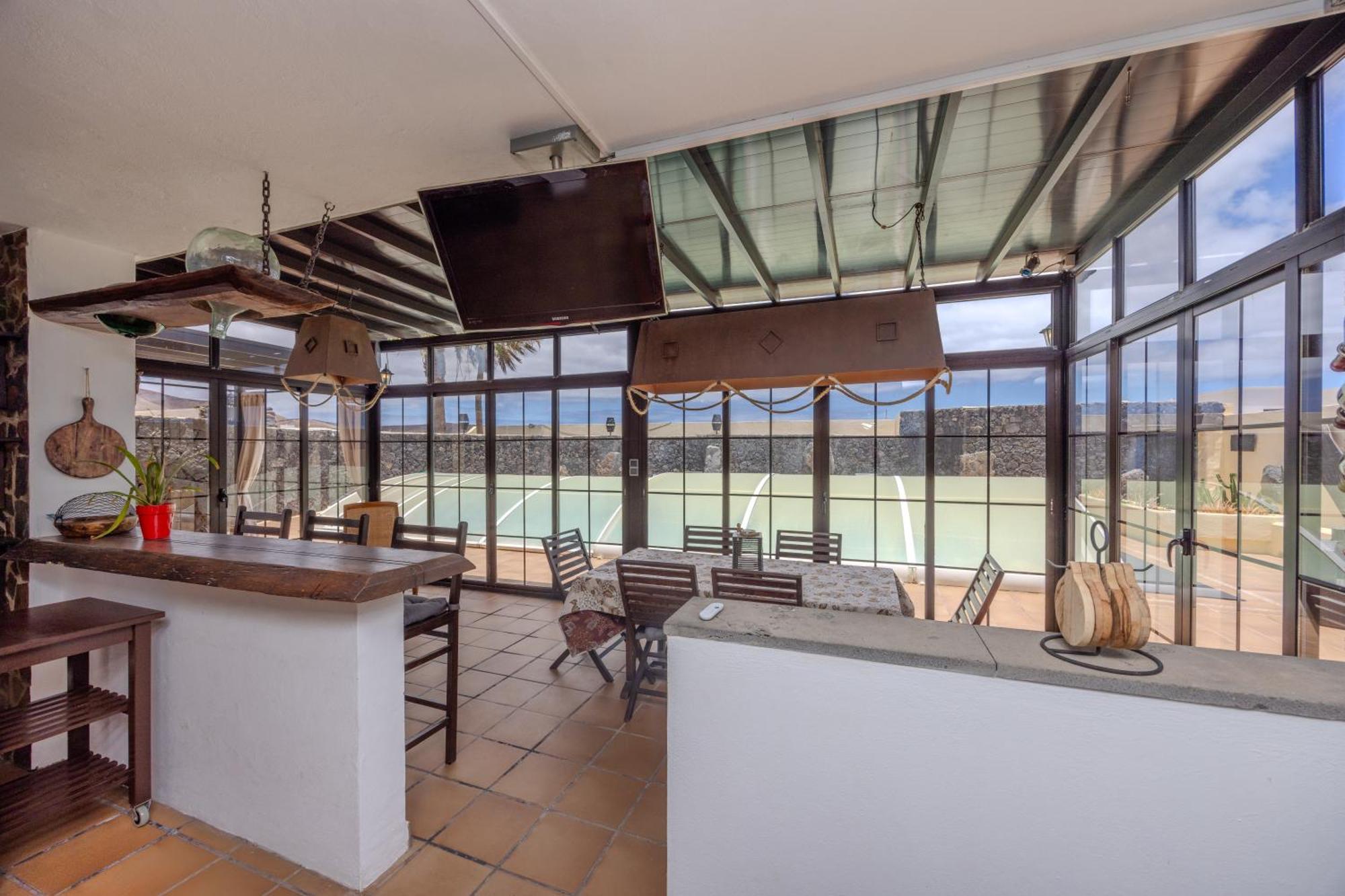 Luxury Canarian With Large Pool In Costa Teguise Apartment Teguise (Lanzarote)