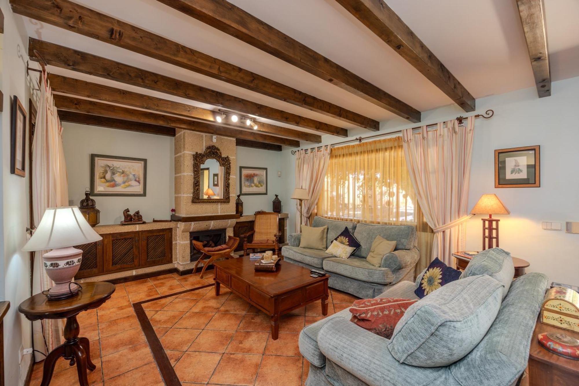 Luxury Canarian With Large Pool In Costa Teguise Apartment *