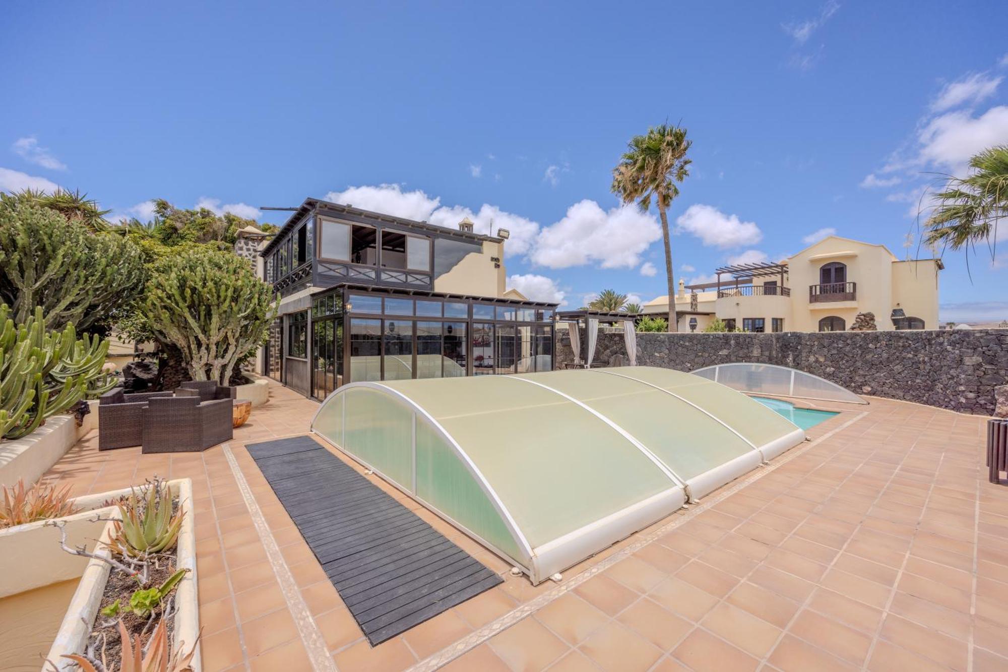 Luxury Canarian With Large Pool In Costa Teguise * Teguise (Lanzarote)