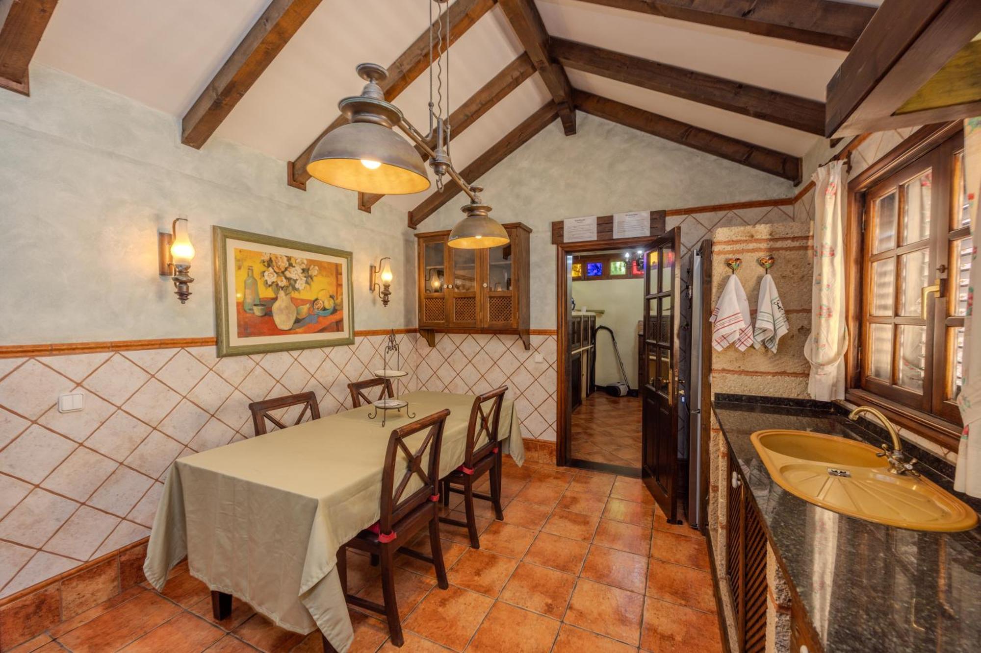 Luxury Canarian With Large Pool In Costa Teguise Apartment *