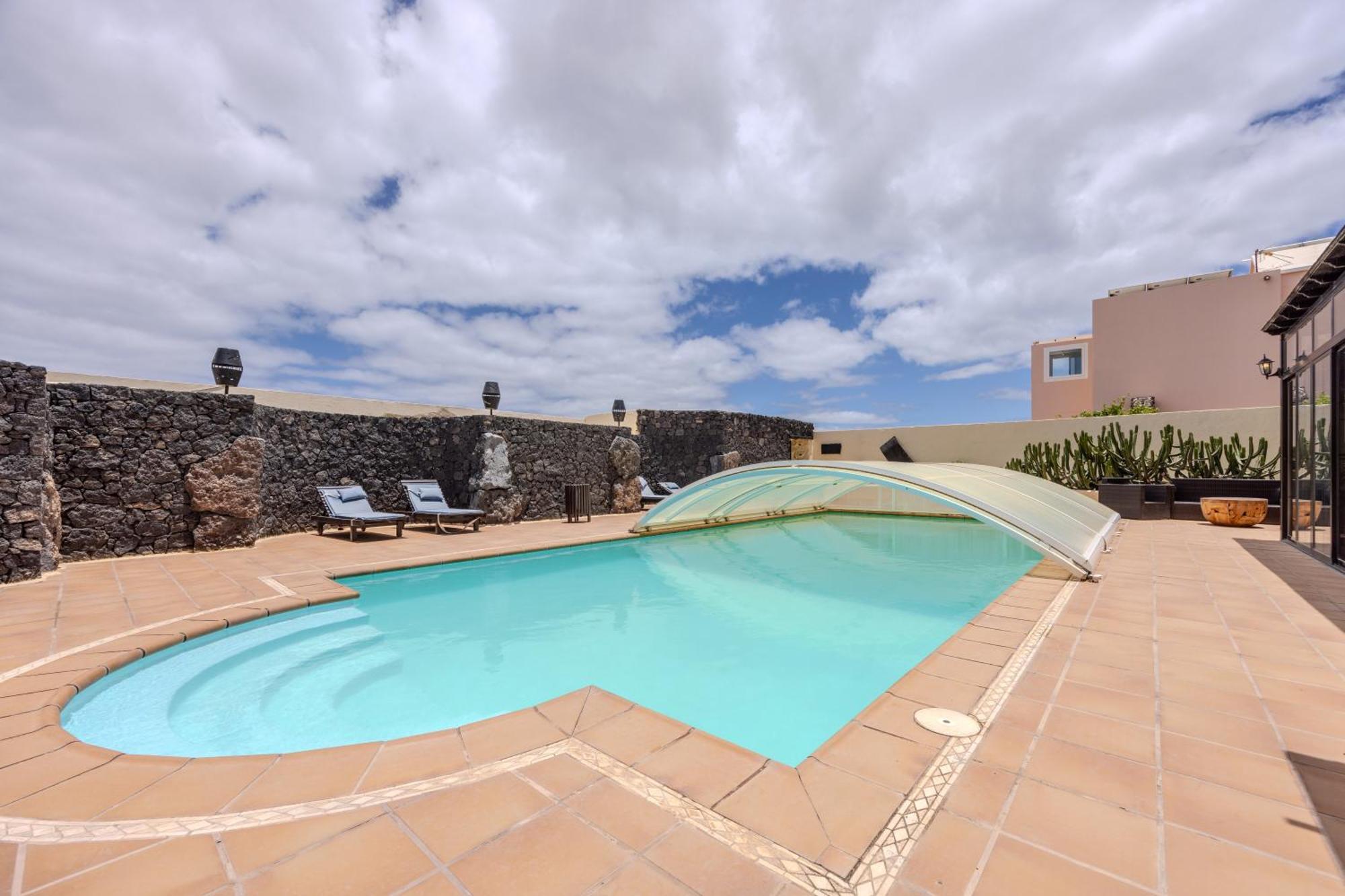 Apartment Luxury Canarian With Large Pool In Costa Teguise Teguise (Lanzarote)