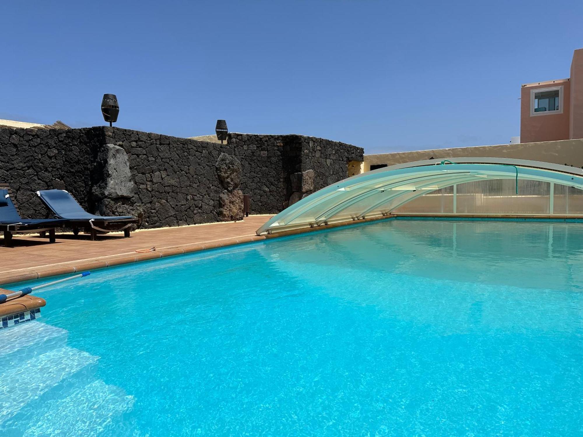 Luxury Canarian With Large Pool In Costa Teguise Teguise (Lanzarote)