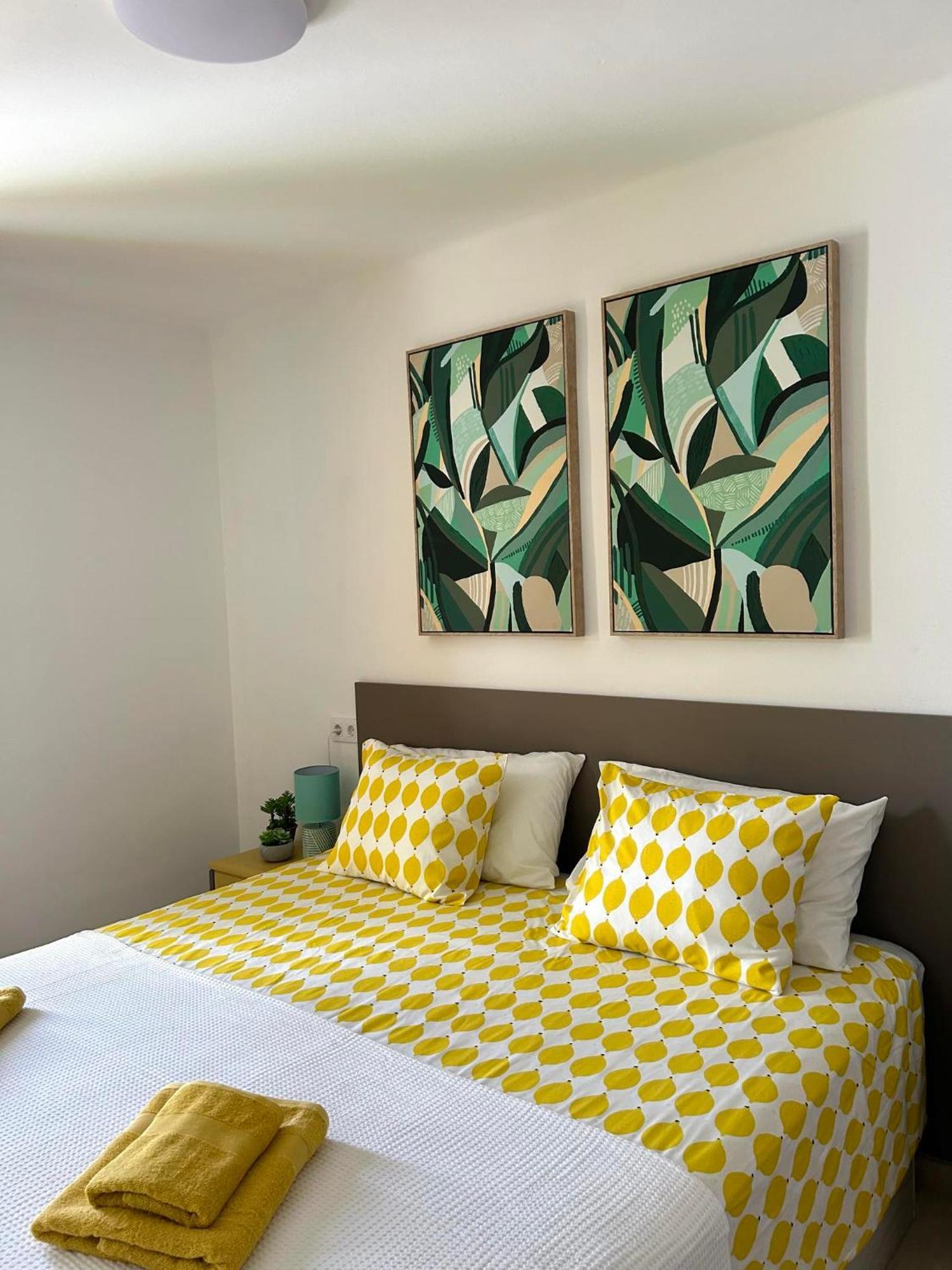 Sunny Corner, Delux Vista Mar And Pool Apartment *