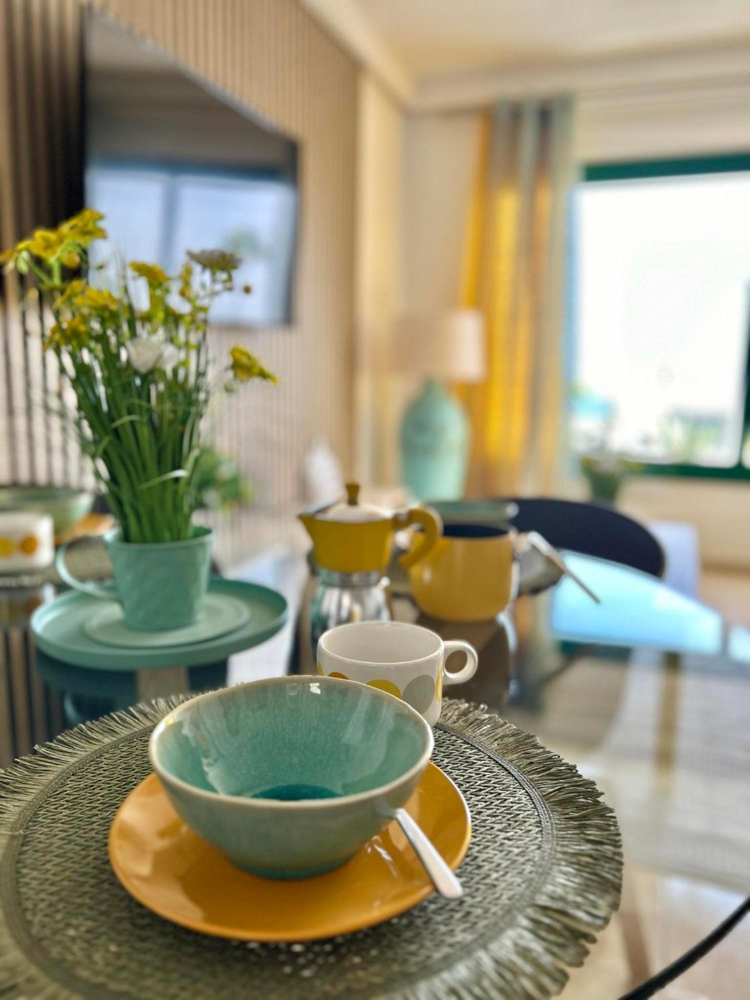 Sunny Corner, Delux Vista Mar And Pool Apartment *