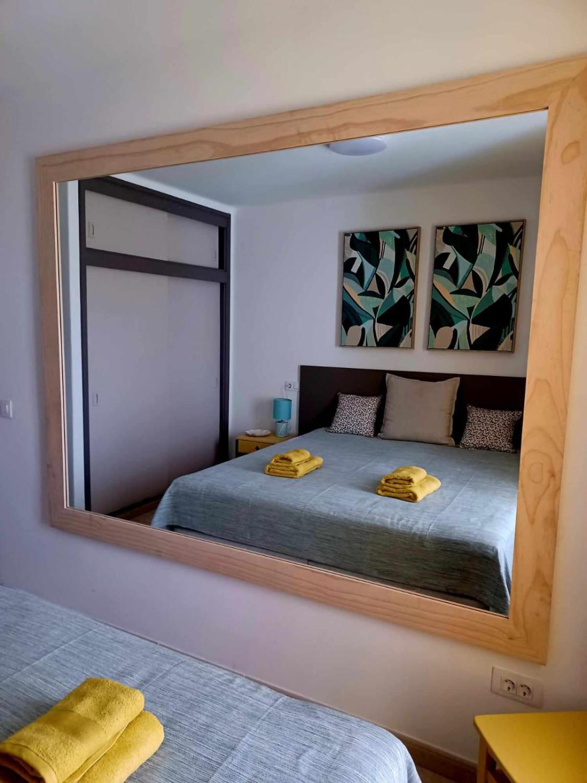 Sunny Corner, Delux Vista Mar And Pool Apartment *