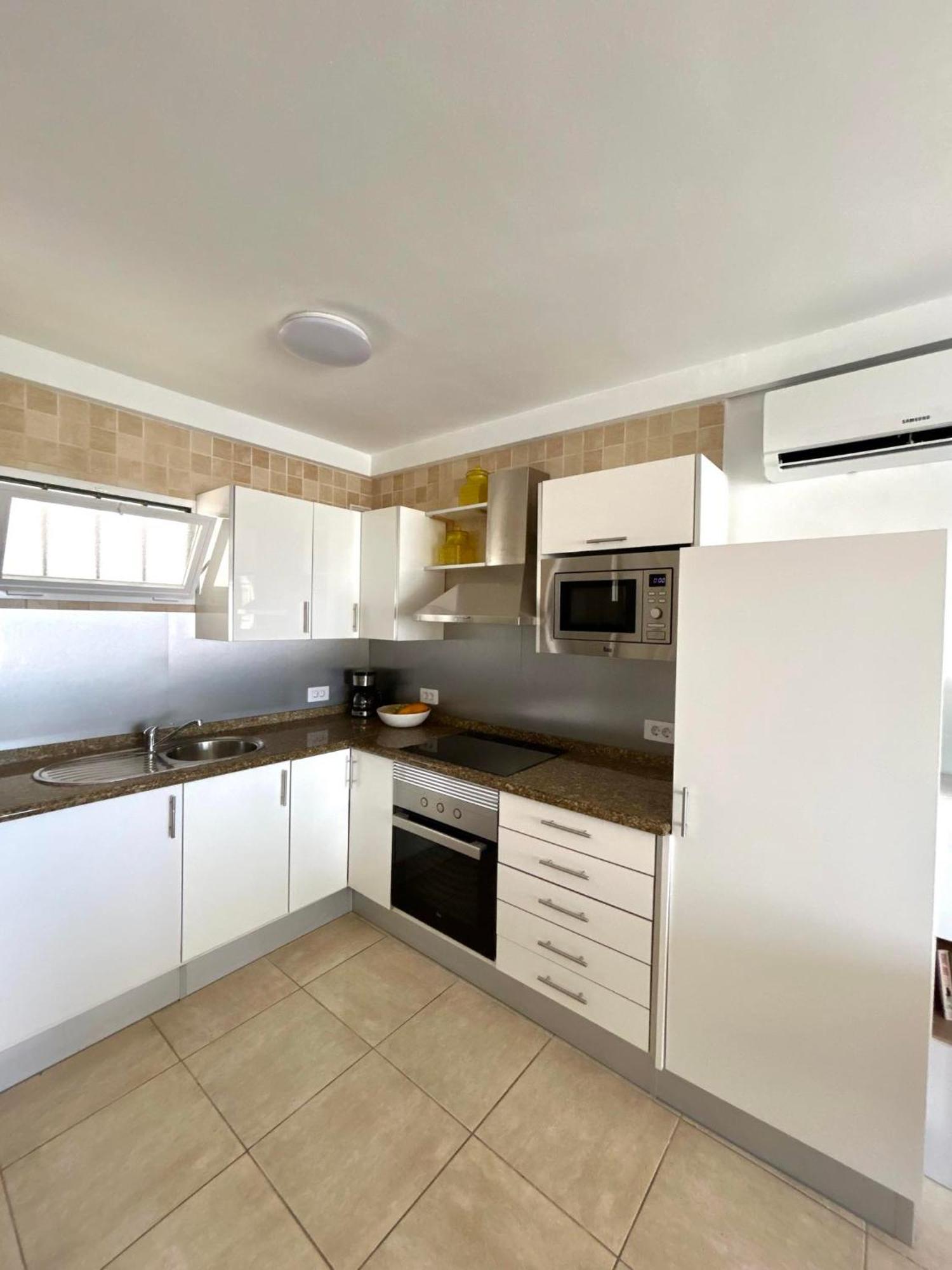 Sunny Corner, Delux Vista Mar And Pool Apartment Puerto del Carmen (Lanzarote)