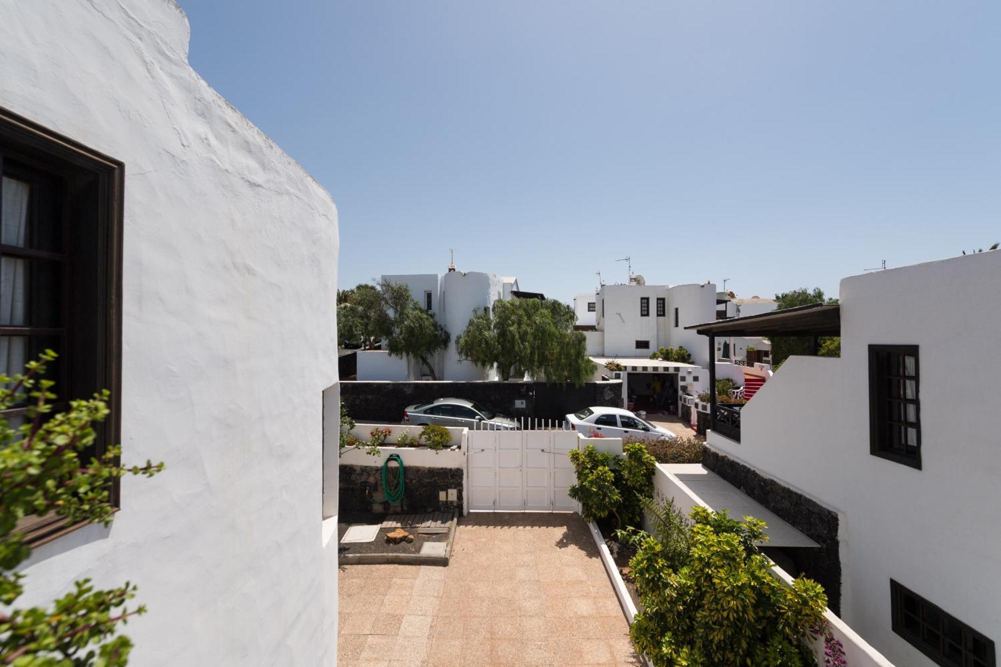 2br House - Solarium Terrace Shower - 13 Villa Puerto del Carmen (Lanzarote)