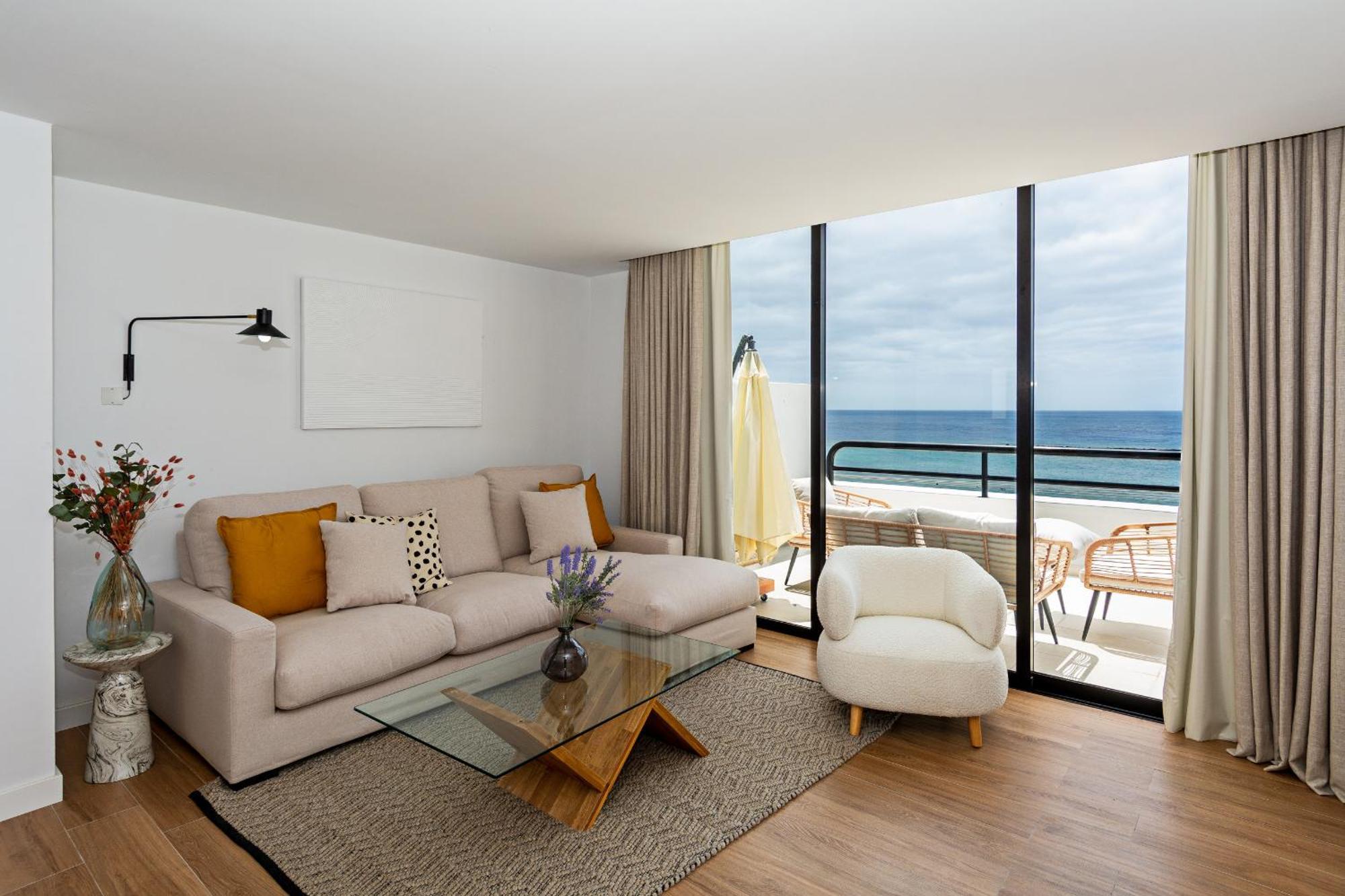 Luxury Ocean Views 2br House - Private Parking
