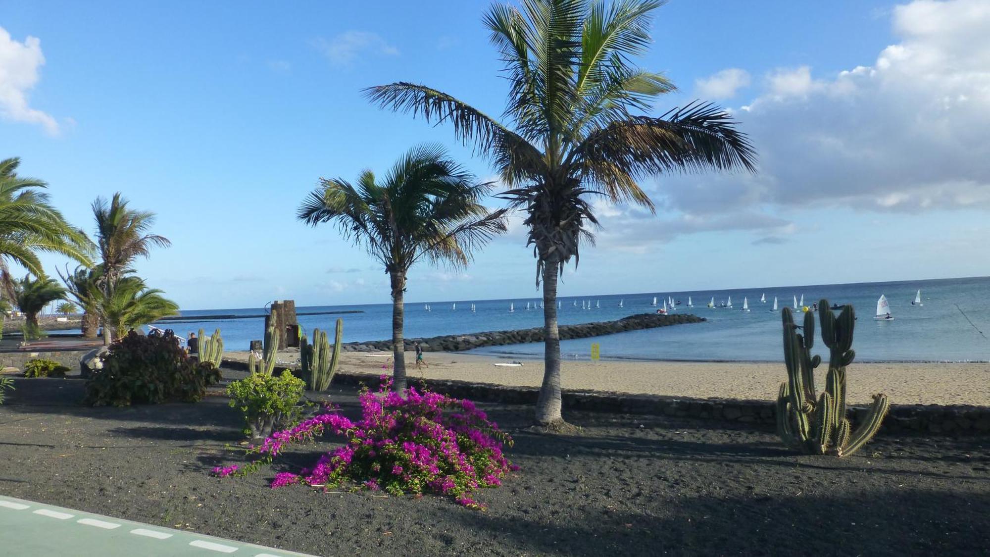 Lanzarote Beachfront On Cucharas With A Sea View *