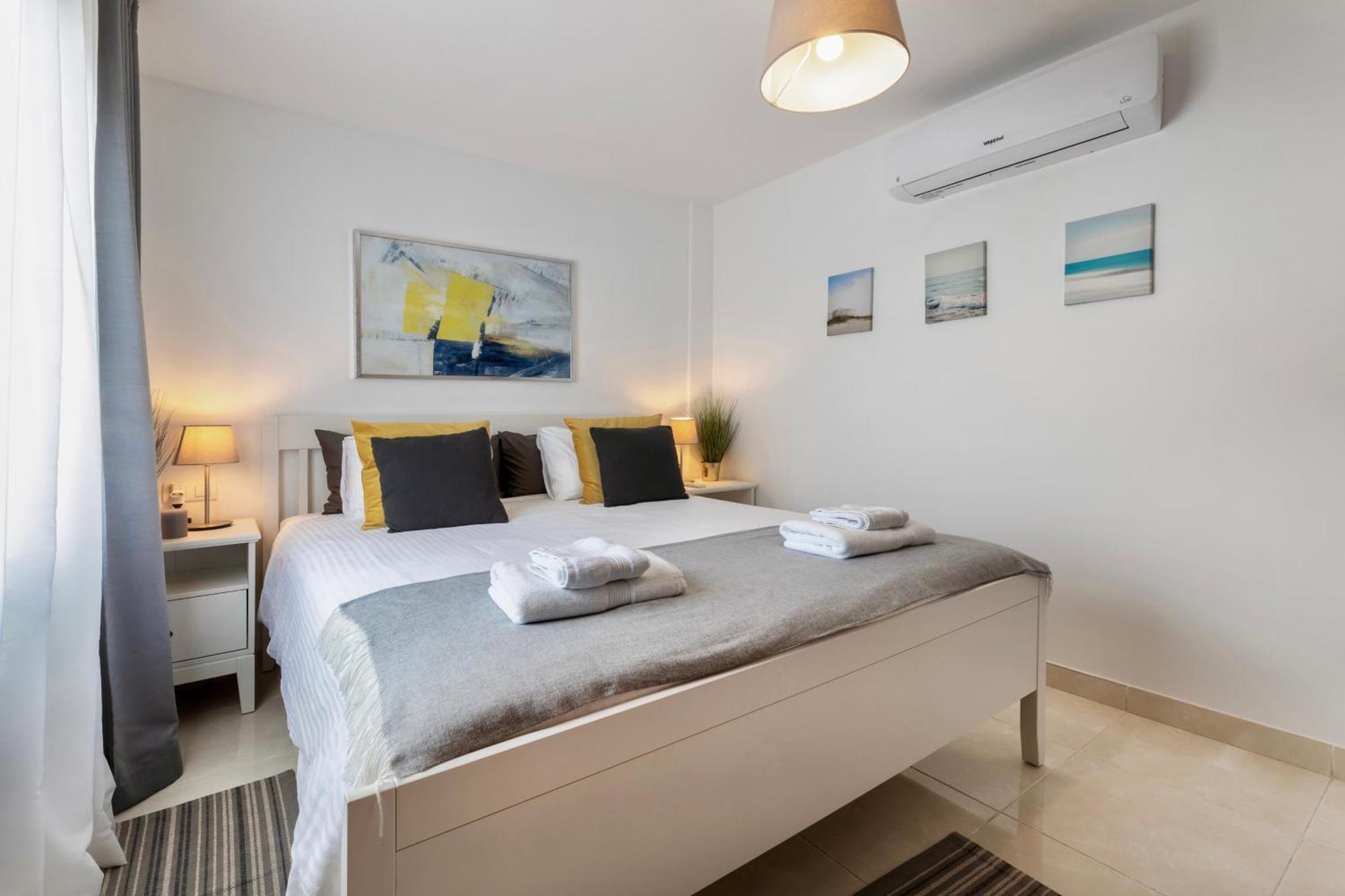 - Heated Pool, Aircon *