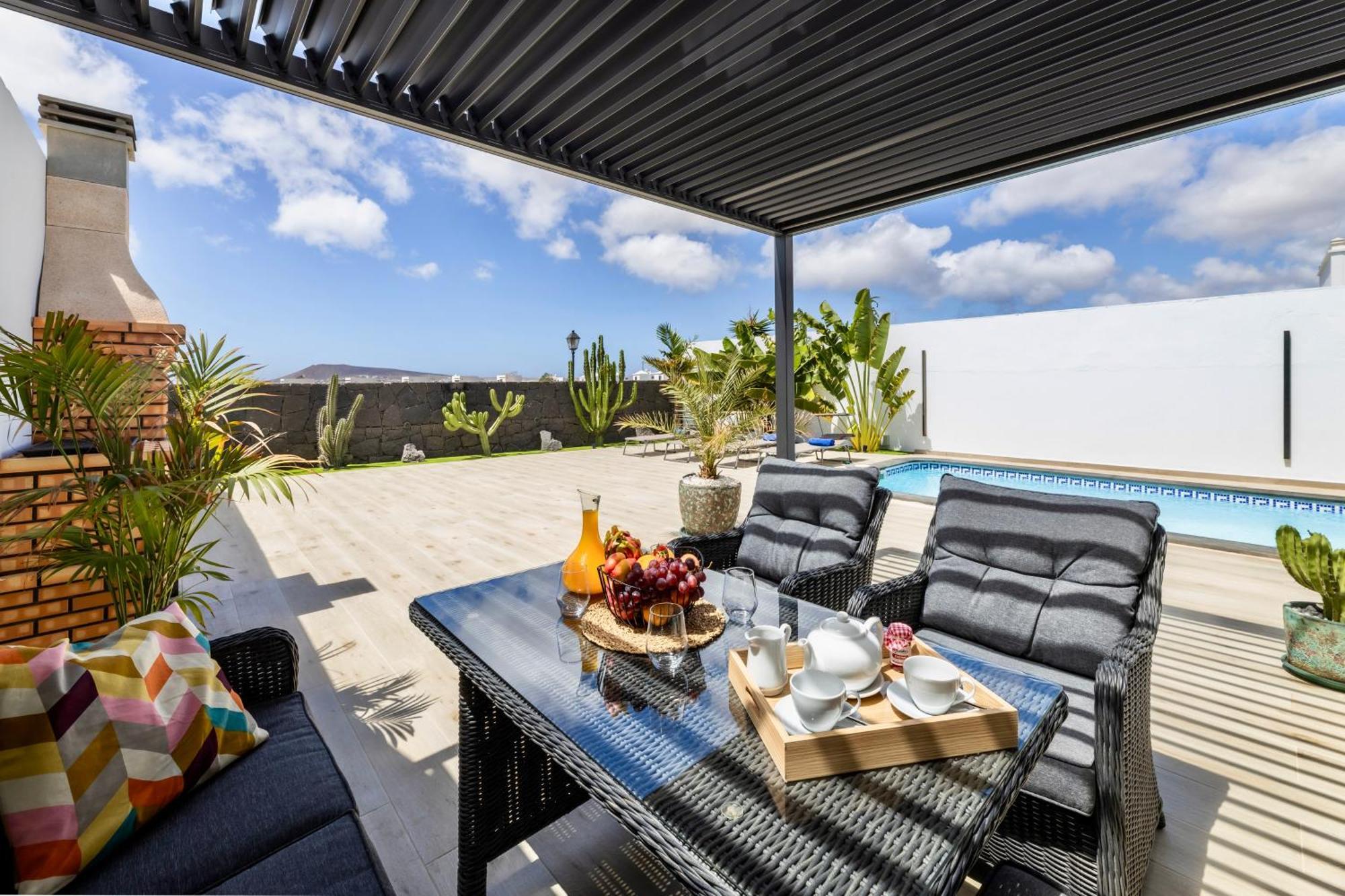 - Heated Pool, Aircon *