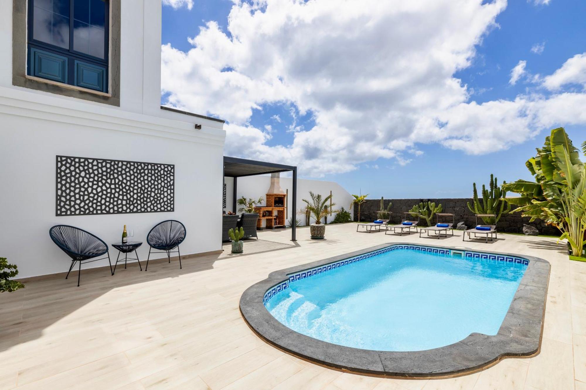 - Heated Pool, Aircon * Playa Blanca (Lanzarote)
