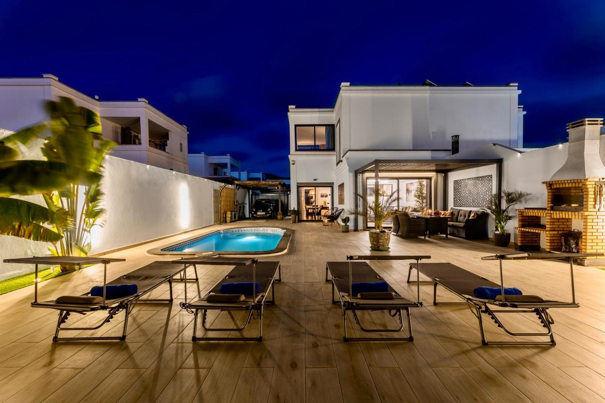 - Heated Pool, Aircon Villa *