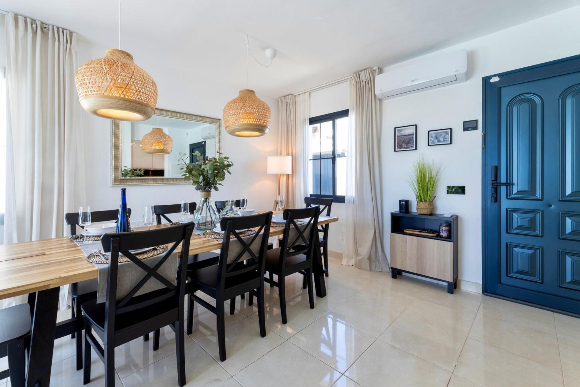 - Heated Pool, Aircon Playa Blanca (Lanzarote)