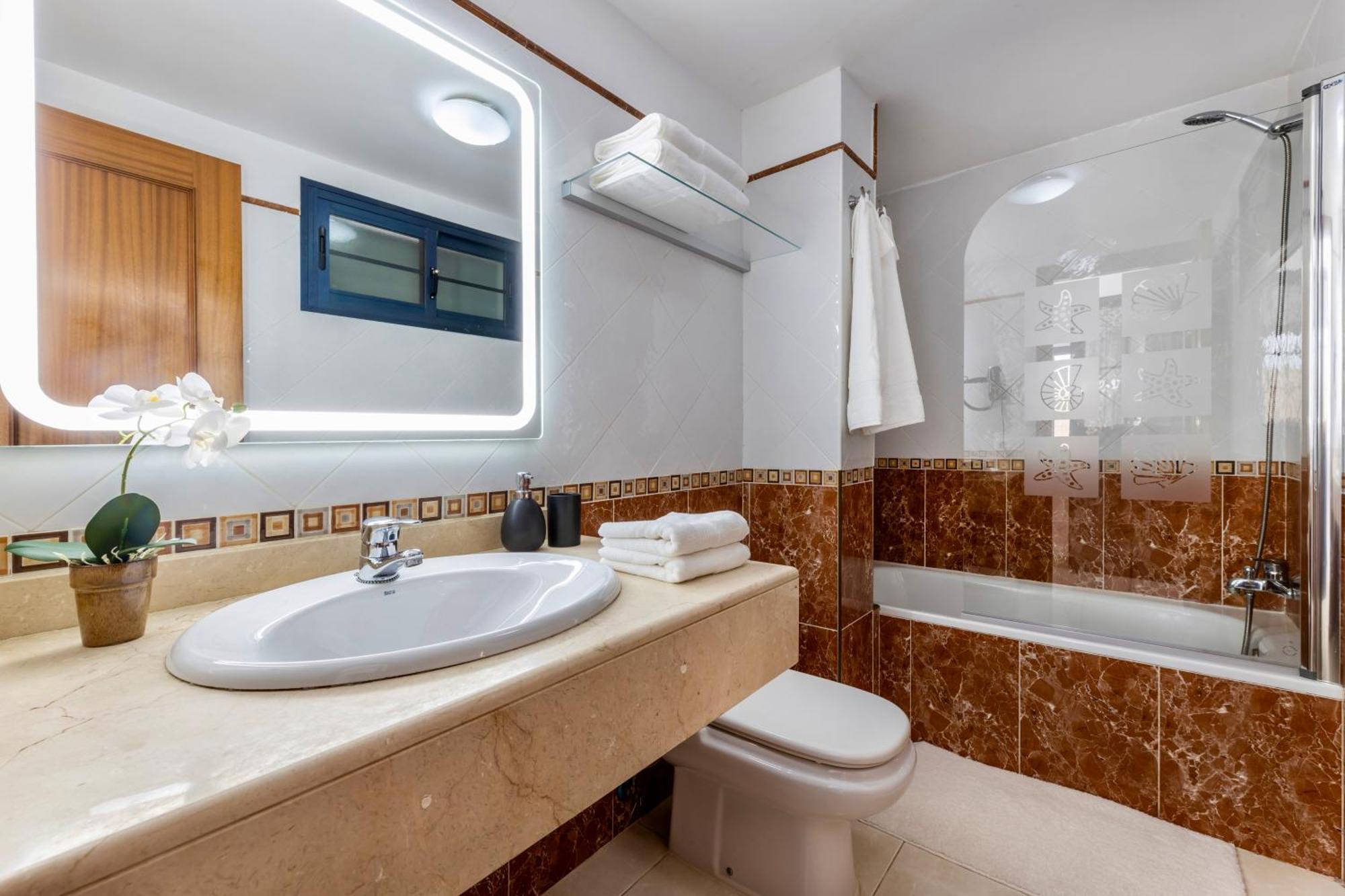 - Heated Pool, Aircon Villa Playa Blanca (Lanzarote)