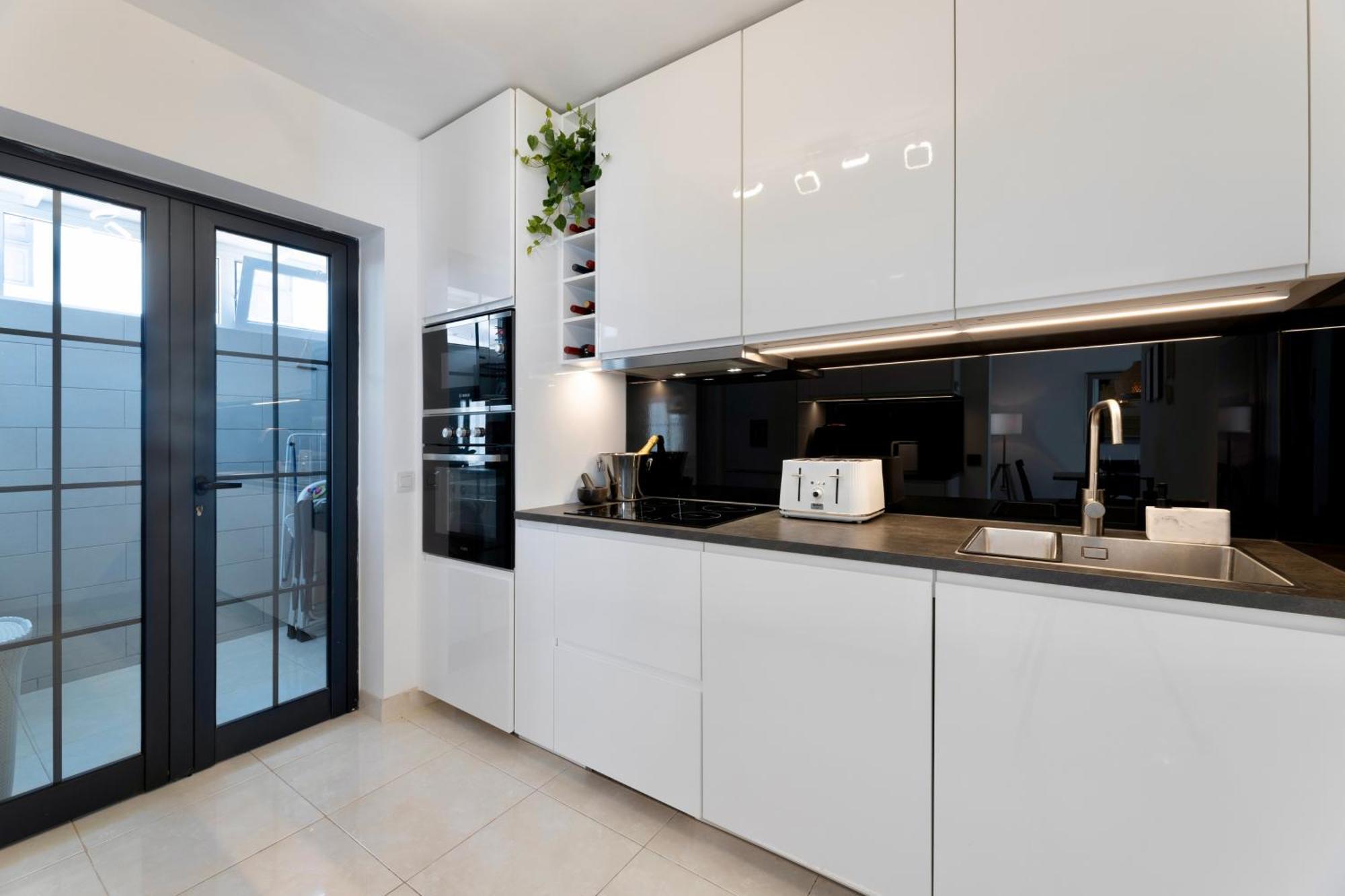 - Heated Pool, Aircon Villa
