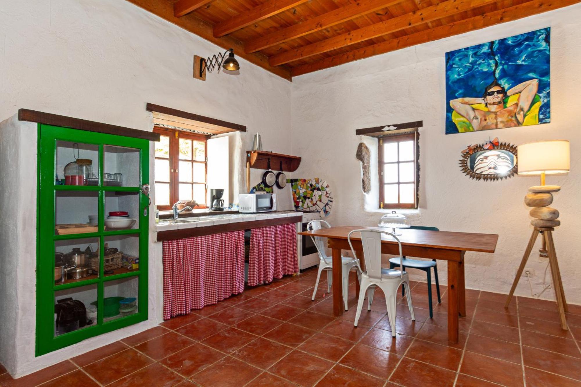 Bohemian Art House - 2br In Yaiza & Garden Las Brenas