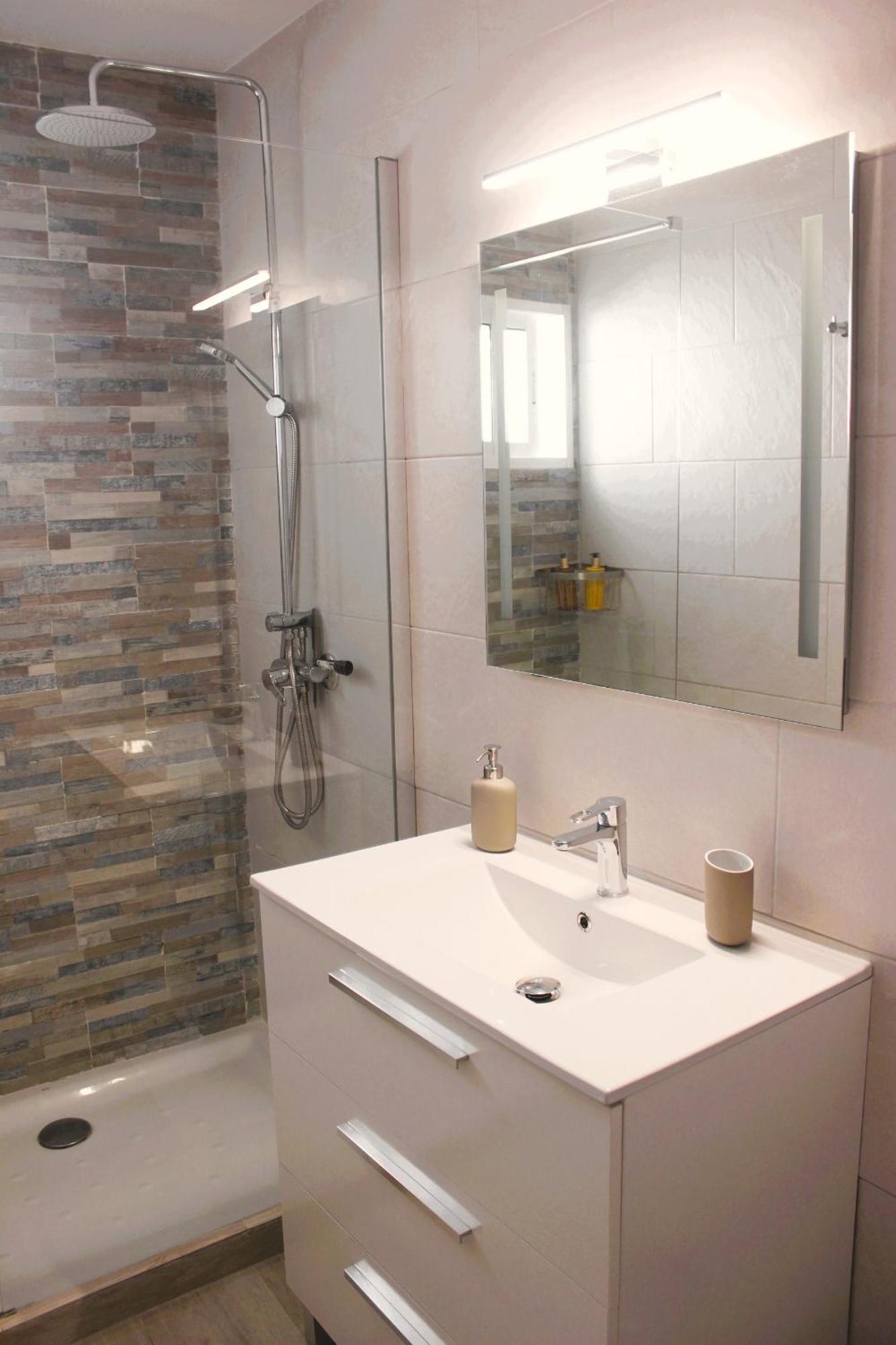 Сasa de vacaciones 2br Terrace - 10 Min Walk To The *