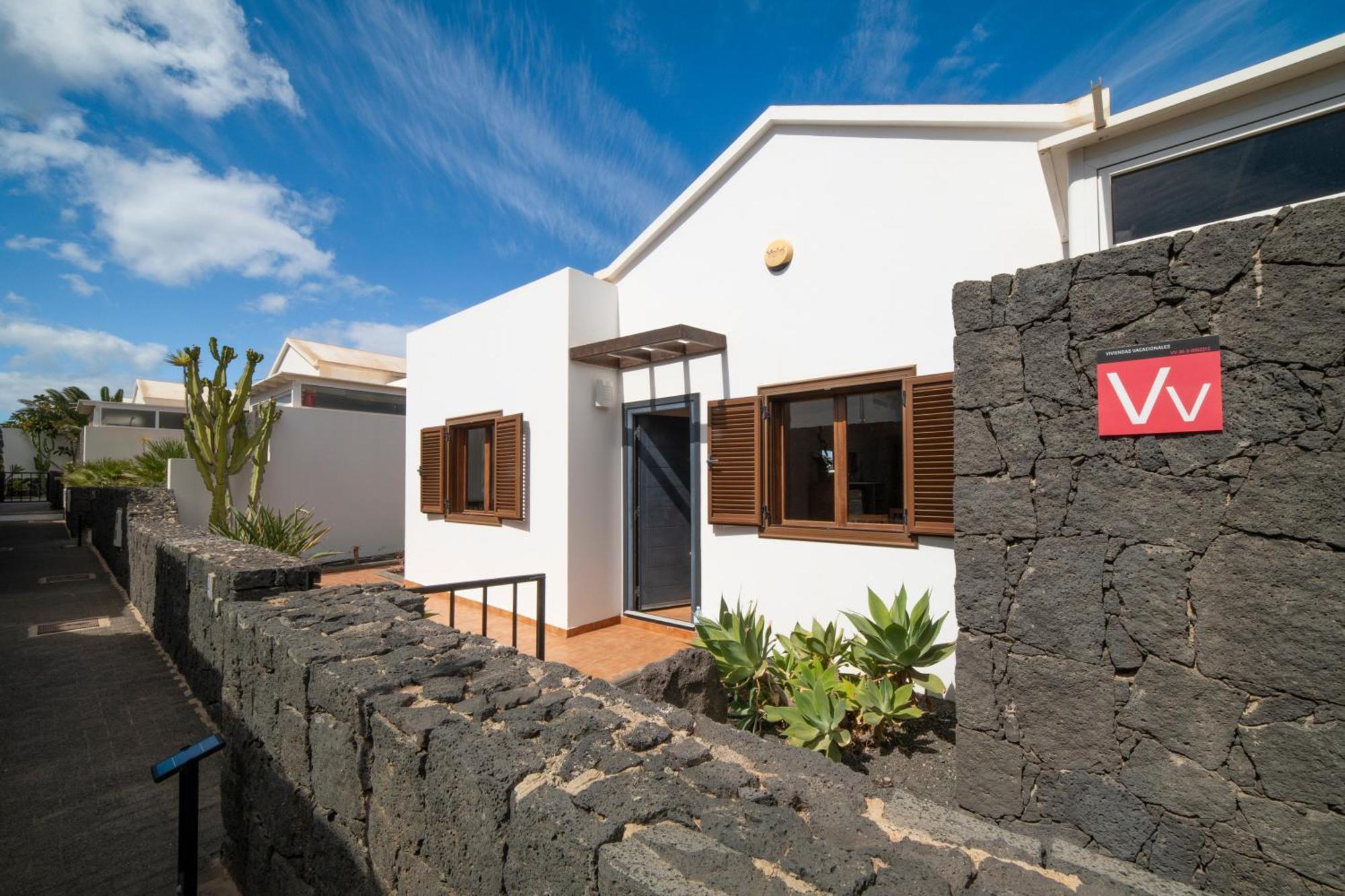 Maderita - Lovely 3 Bed In Playa Blanca (Lanzarote)