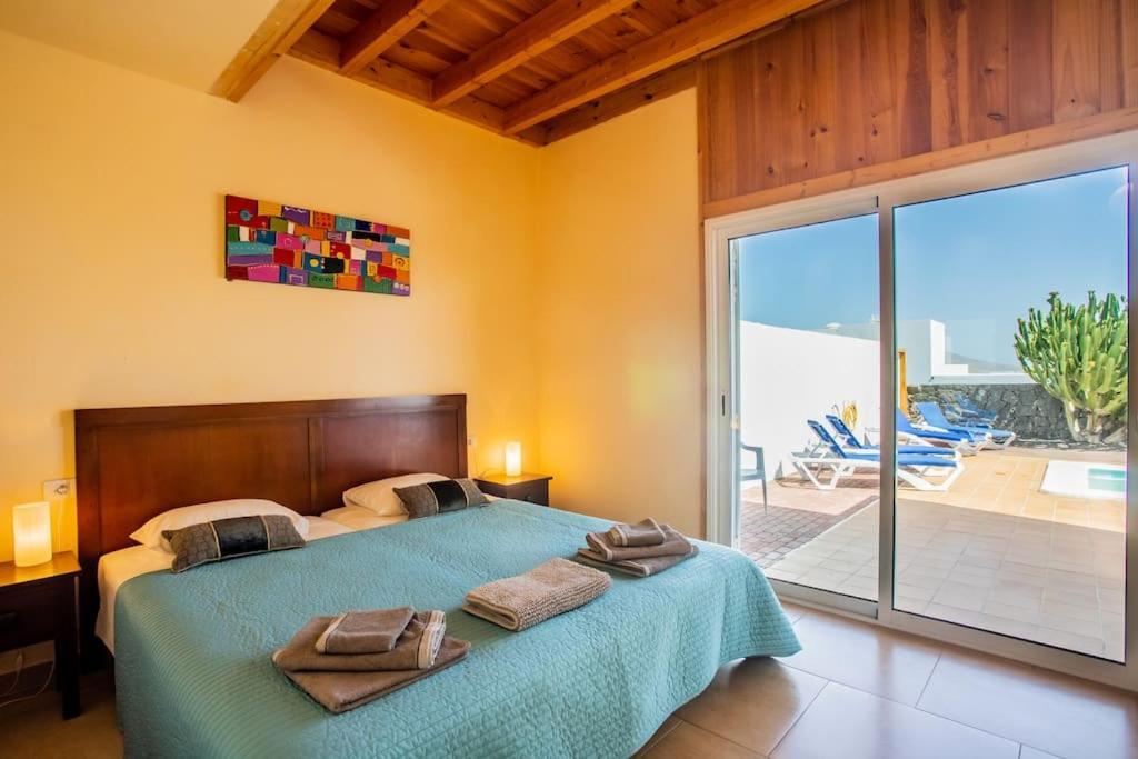 Сasa de vacaciones Aleksandra Spacious For 8 Guests, Heated Pool, Mountain Views *