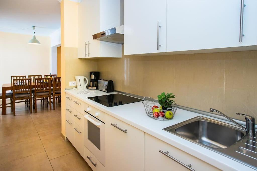 Aleksandra Spacious For 8 Guests, Heated Pool, Mountain Views Сasa de vacaciones Playa Blanca (Lanzarote)