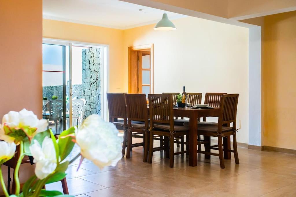Aleksandra Spacious For 8 Guests, Heated Pool, Mountain Views *