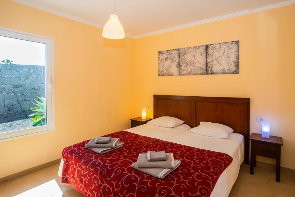Aleksandra Spacious For 8 Guests, Heated Pool, Mountain Views Playa Blanca (Lanzarote)