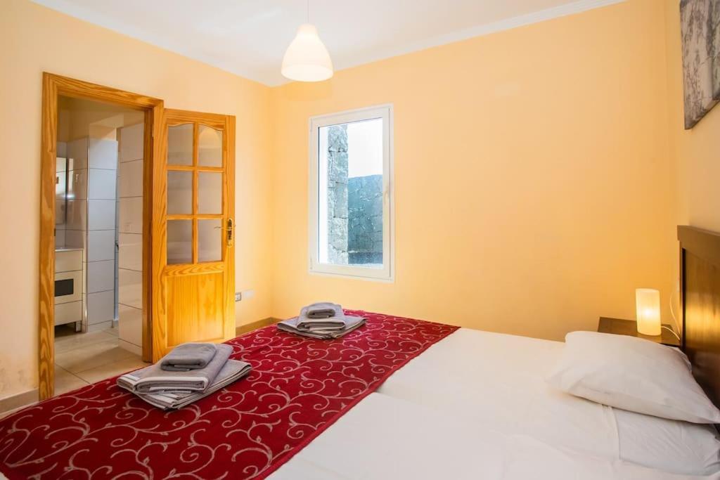 Aleksandra Spacious For 8 Guests, Heated Pool, Mountain Views * Playa Blanca (Lanzarote)