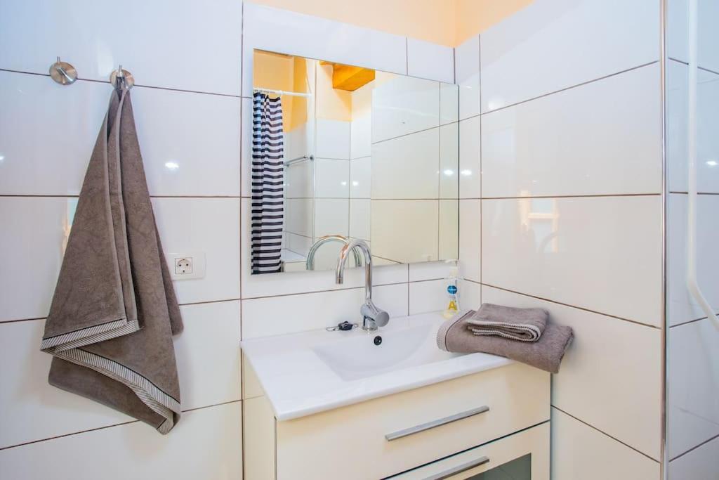 Сasa de vacaciones Aleksandra Spacious For 8 Guests, Heated Pool, Mountain Views *