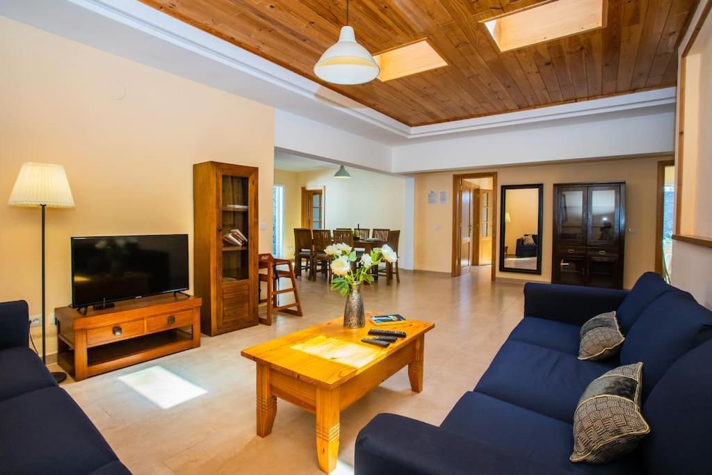 Сasa de vacaciones Aleksandra Spacious For 8 Guests, Heated Pool, Mountain Views Playa Blanca (Lanzarote)