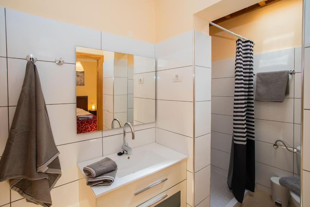 Сasa de vacaciones Aleksandra Spacious For 8 Guests, Heated Pool, Mountain Views *