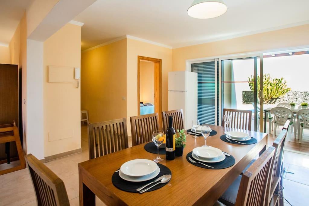 Сasa de vacaciones Aleksandra Spacious For 8 Guests, Heated Pool, Mountain Views Playa Blanca (Lanzarote)