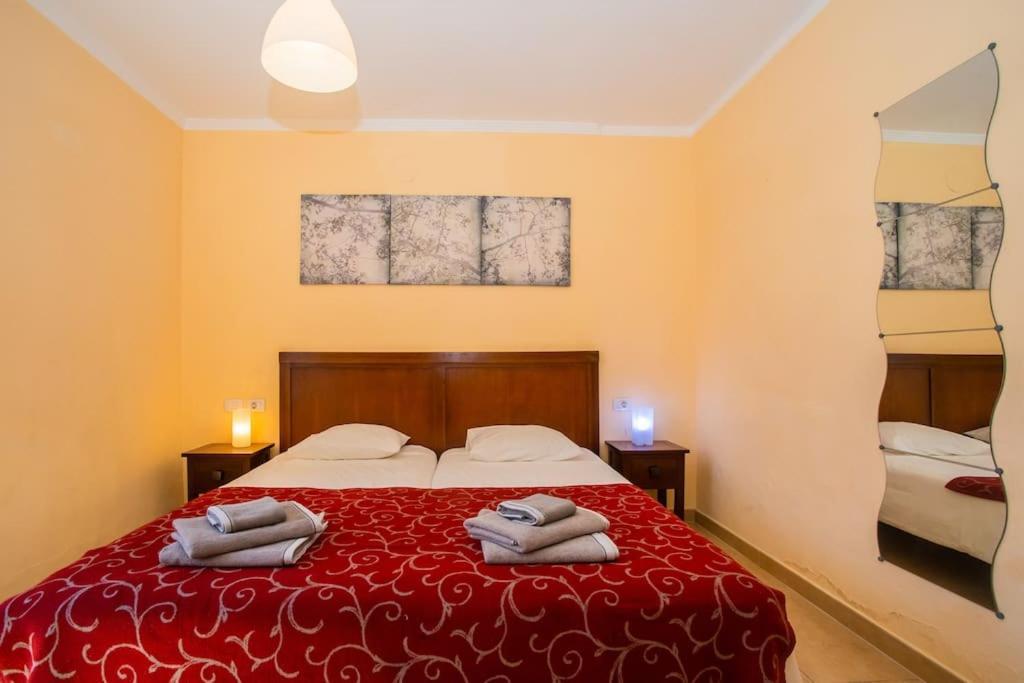 Aleksandra Spacious For 8 Guests, Heated Pool, Mountain Views *