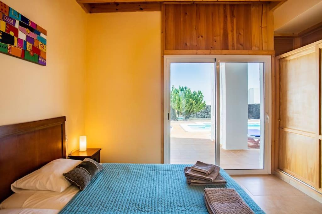 Aleksandra Spacious For 8 Guests, Heated Pool, Mountain Views Сasa de vacaciones *