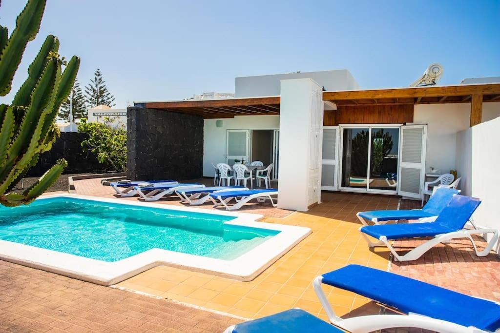 Сasa de vacaciones Aleksandra Spacious For 8 Guests, Heated Pool, Mountain Views Playa Blanca (Lanzarote)