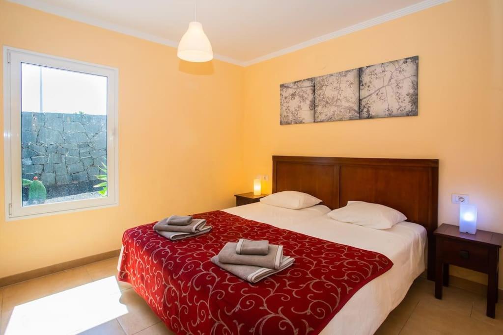 Aleksandra Spacious For 8 Guests, Heated Pool, Mountain Views