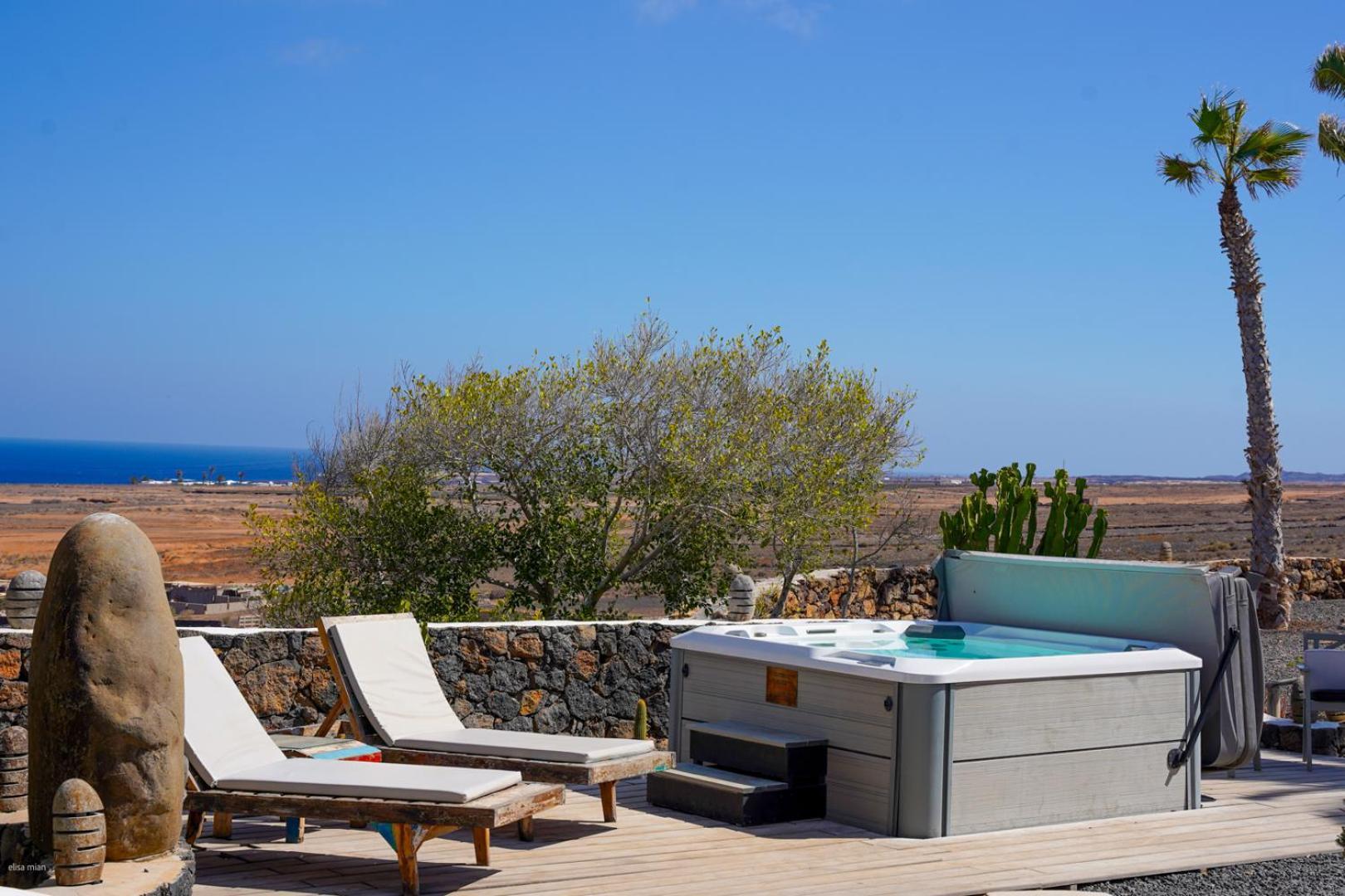 Villa Palacio And Yurt - 2 Pools - Hot Tub - Fantastic Sea Views *