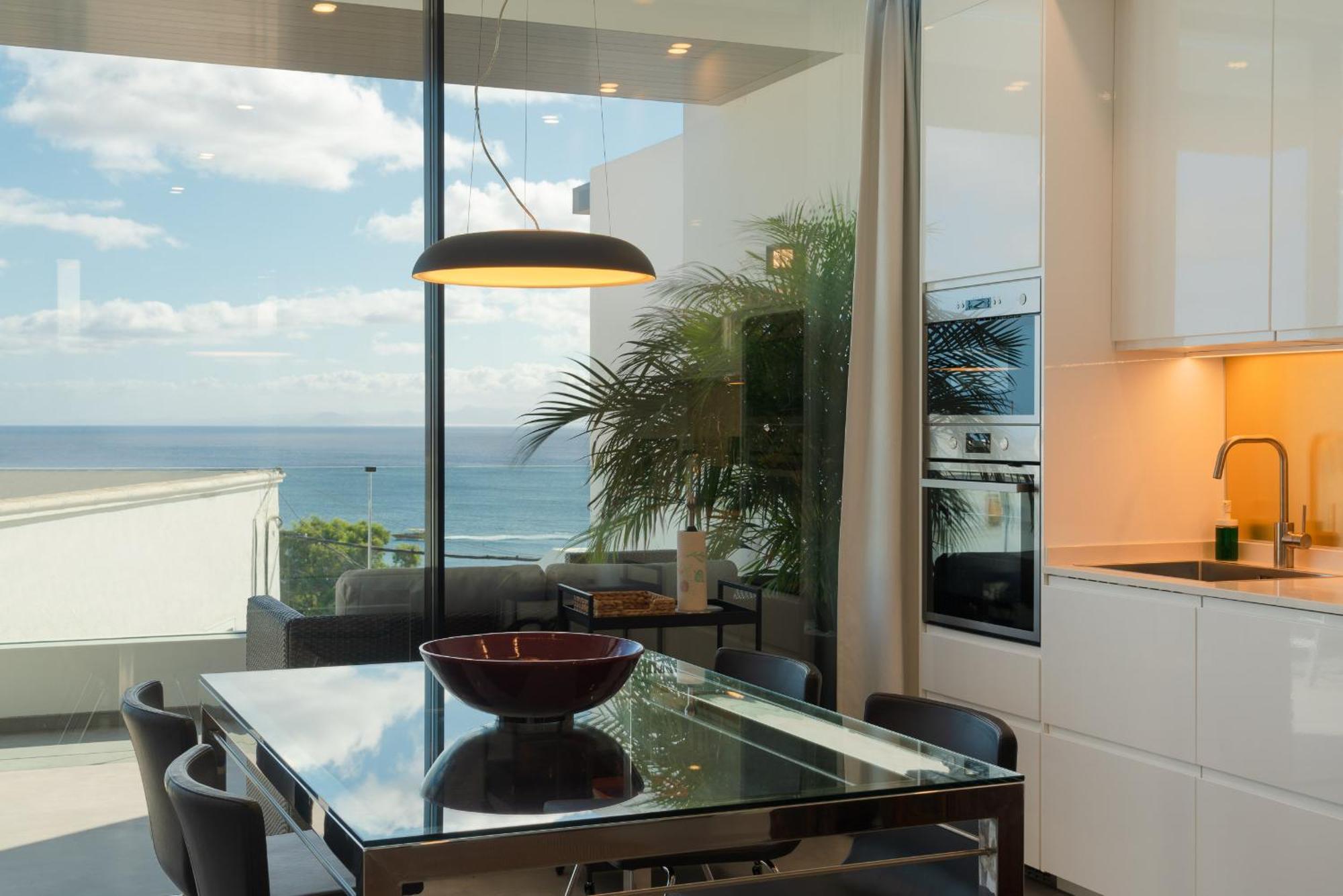 Luxury Ocean View Retreat 2bedroom With Jacuzzi *