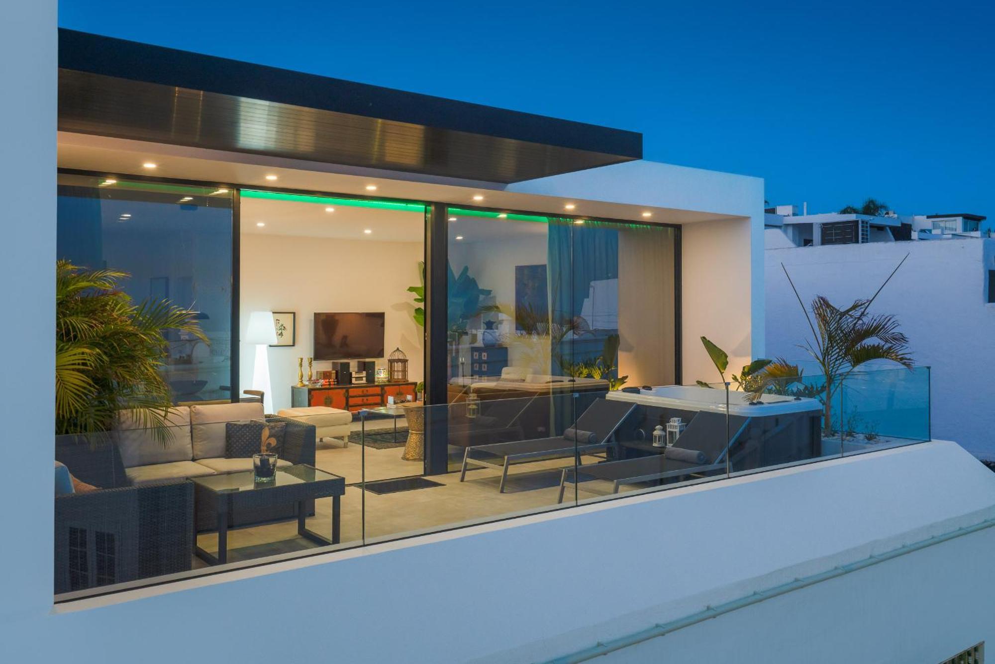 Luxury Ocean View Retreat 2bedroom With Jacuzzi * Puerto del Carmen (Lanzarote)