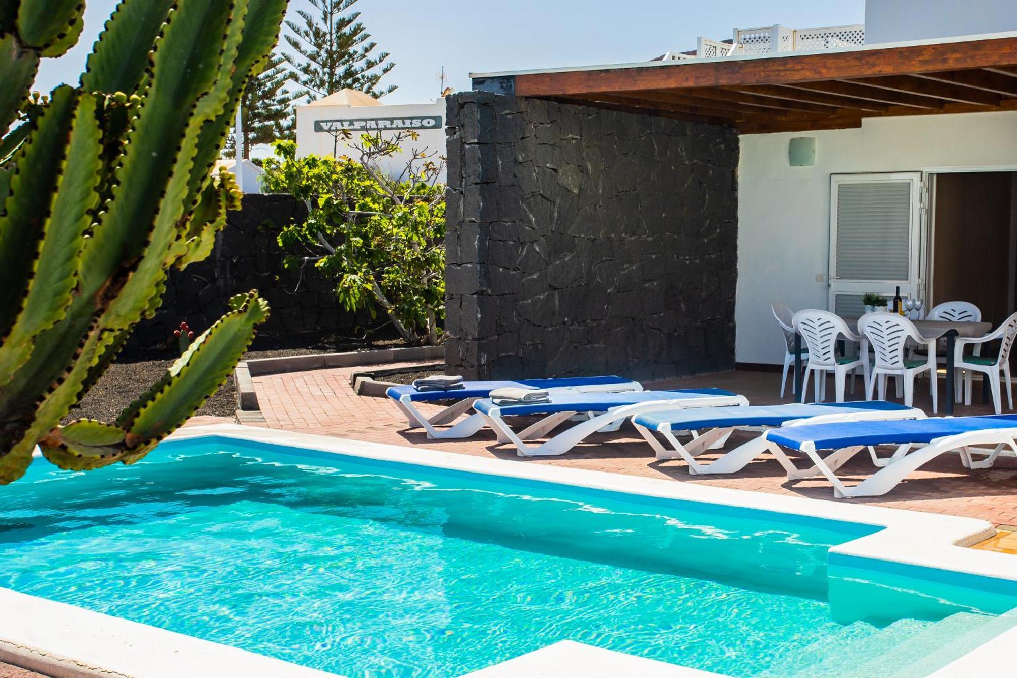 Aleksandra Spacious For 8 Guests, Heated Pool, Mountain Views * Playa Blanca (Lanzarote)