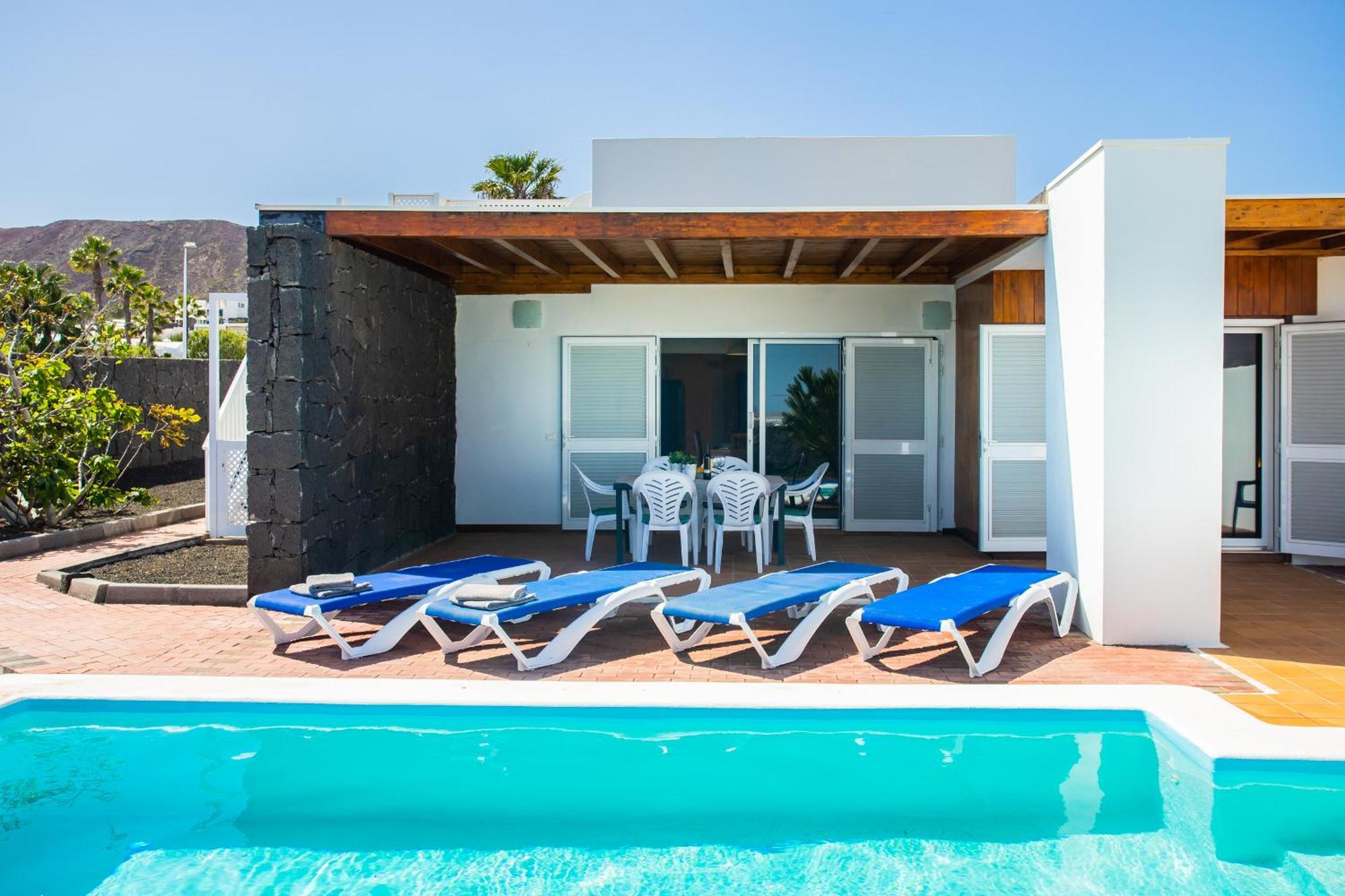 Aleksandra Spacious For 8 Guests, Heated Pool, Mountain Views Сasa de vacaciones Playa Blanca (Lanzarote)